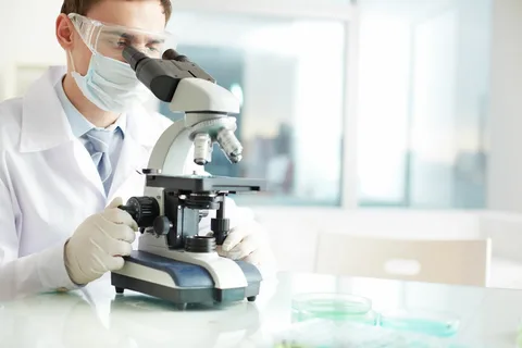 Operating Microscopes in the Biology Lab