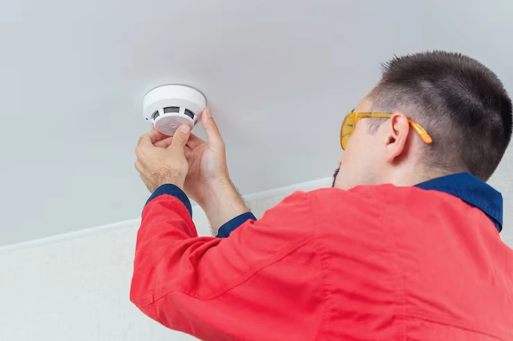 Smoke Detectors Issues: Troubleshooting Tips from an Electrician